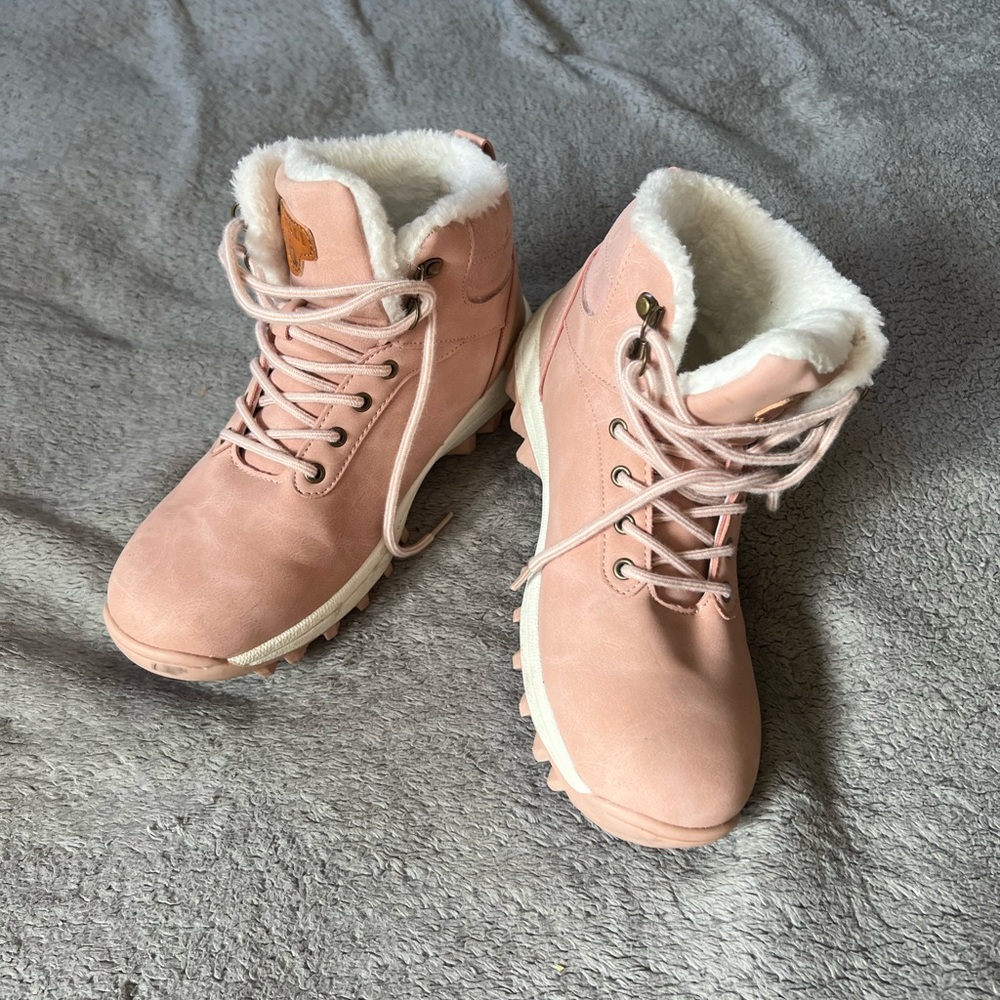 Powder pink booties tried on, never worn outside. Purchased online can’t return.